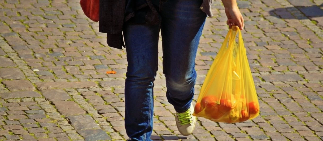 Ραγδαία μείωση της χρήσης πλαστικής σακούλας στα σούπερ μάρκετ το 2019